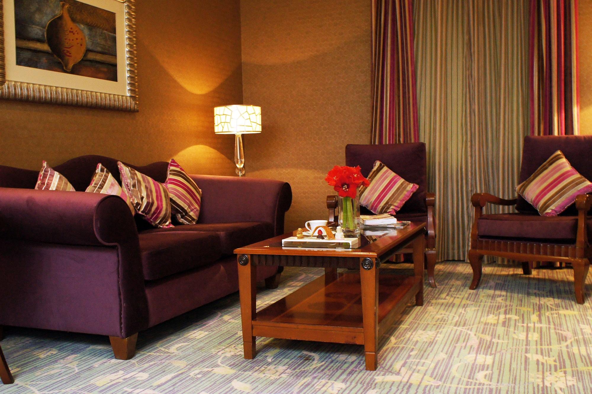 Grand Regency Doha, Trademark Collection By Wyndham Екстер'єр фото A living room