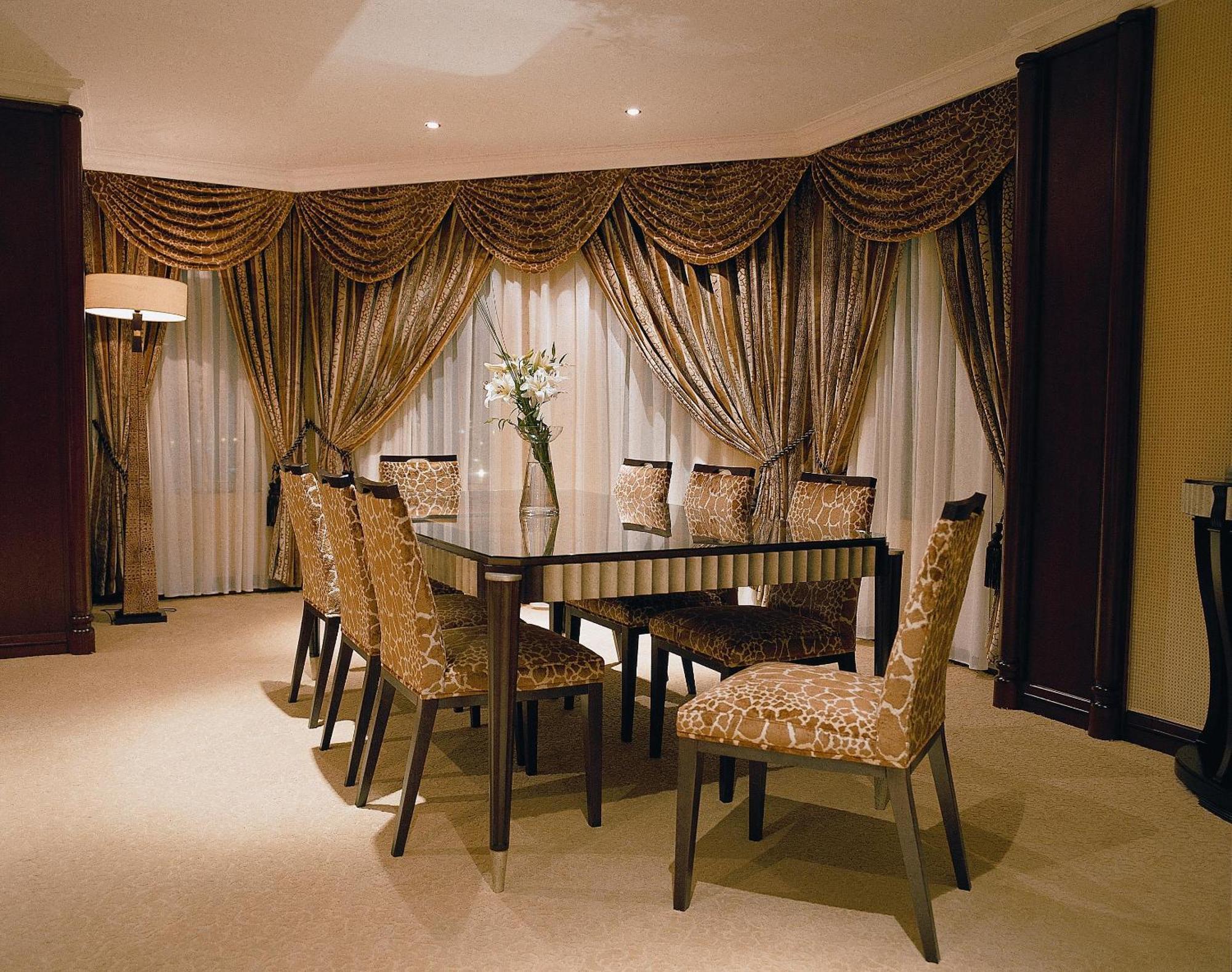 Grand Regency Doha, Trademark Collection By Wyndham Екстер'єр фото A dining room