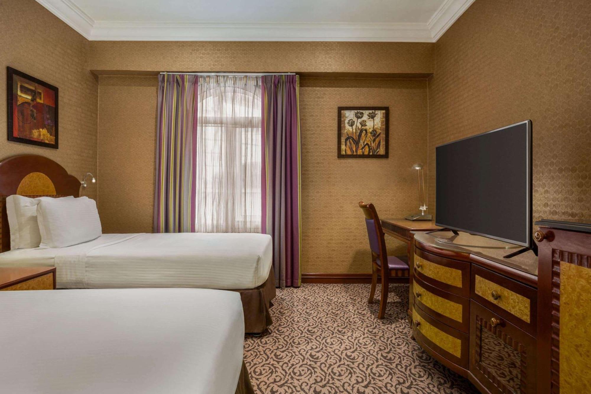 Grand Regency Doha, Trademark Collection By Wyndham Екстер'єр фото A room at the Hilton London Paddington
