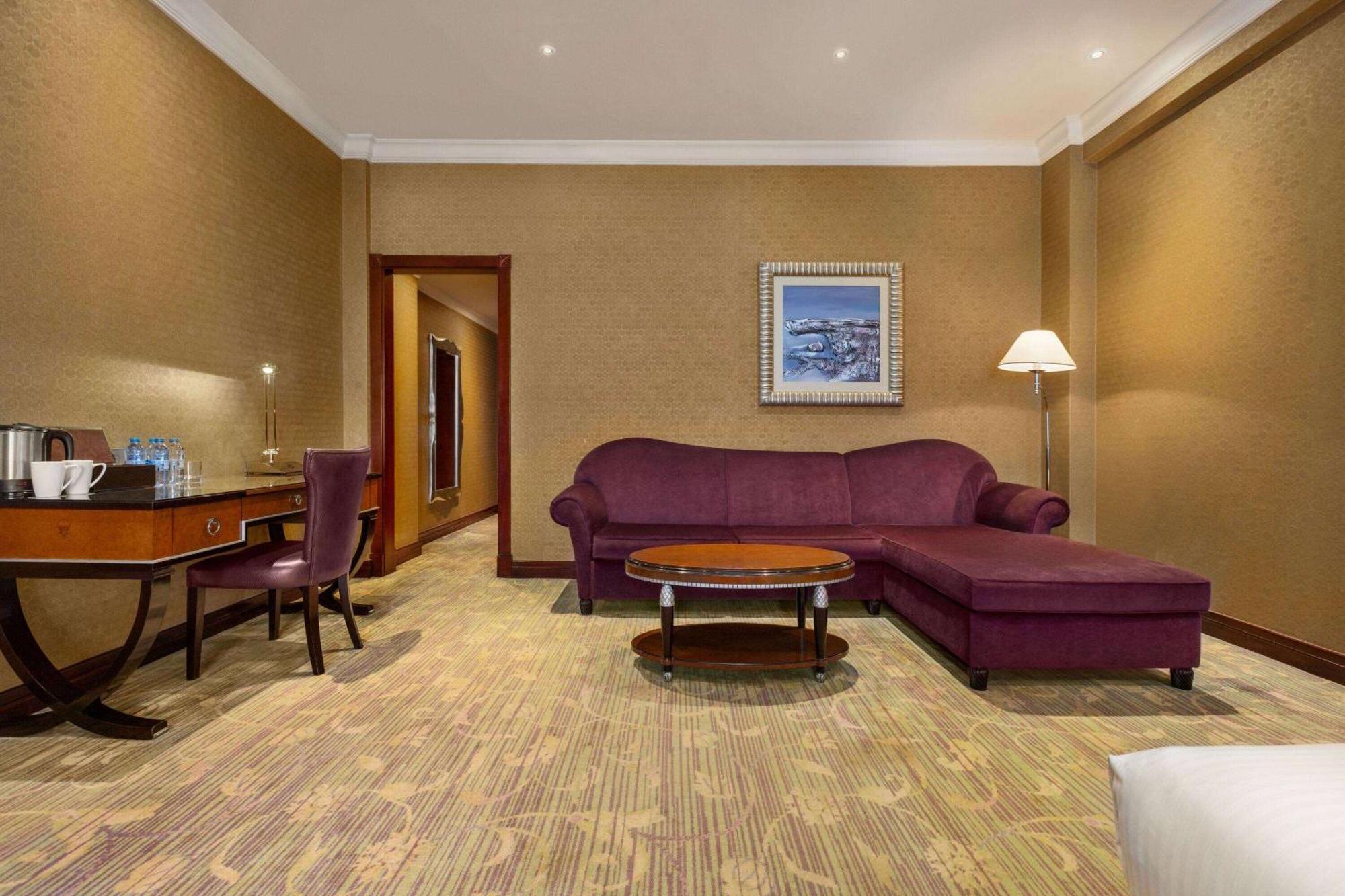 Grand Regency Doha, Trademark Collection By Wyndham Екстер'єр фото A suite at the hotel