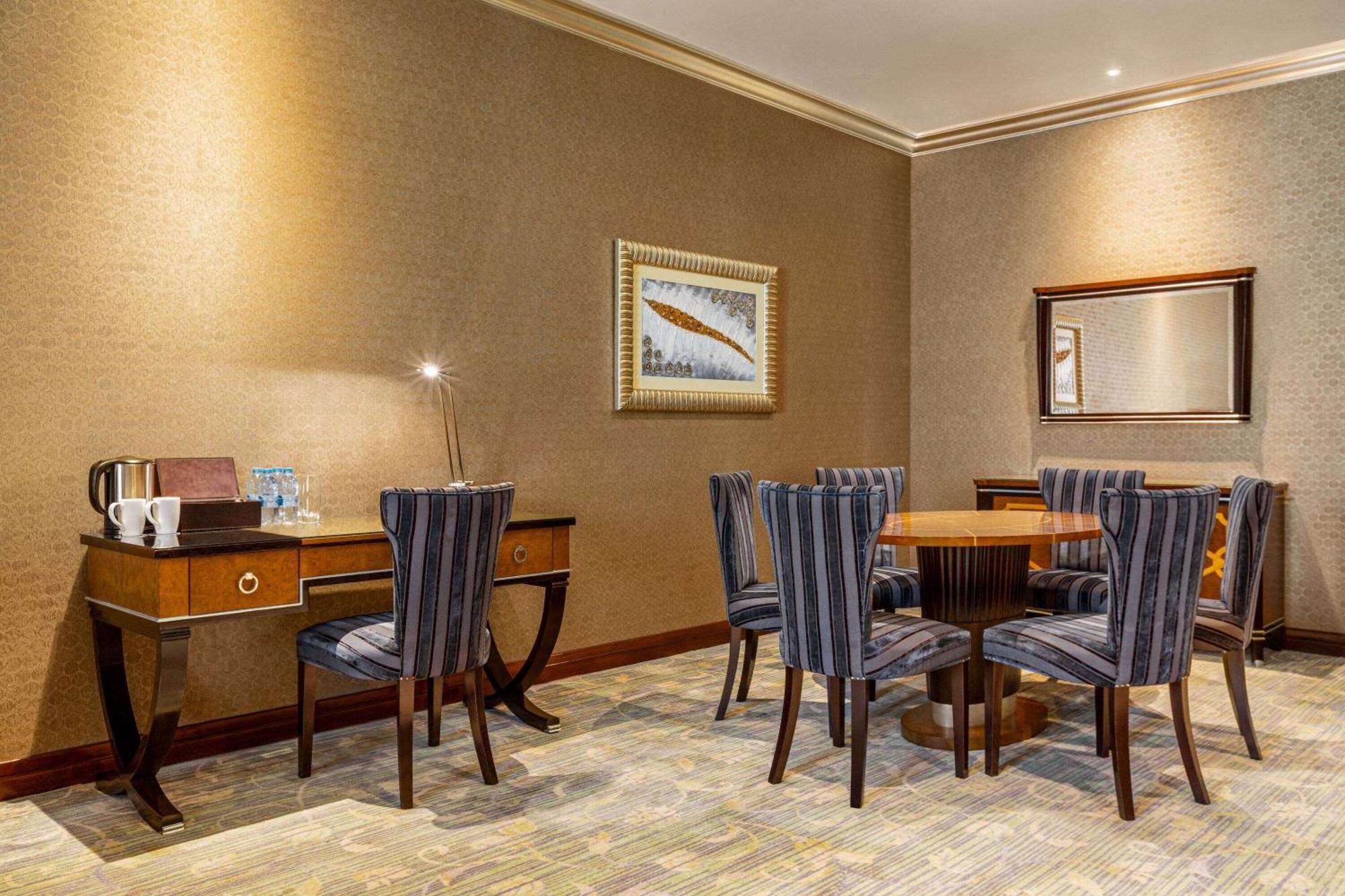 Grand Regency Doha, Trademark Collection By Wyndham Екстер'єр фото A meeting room at the hotel