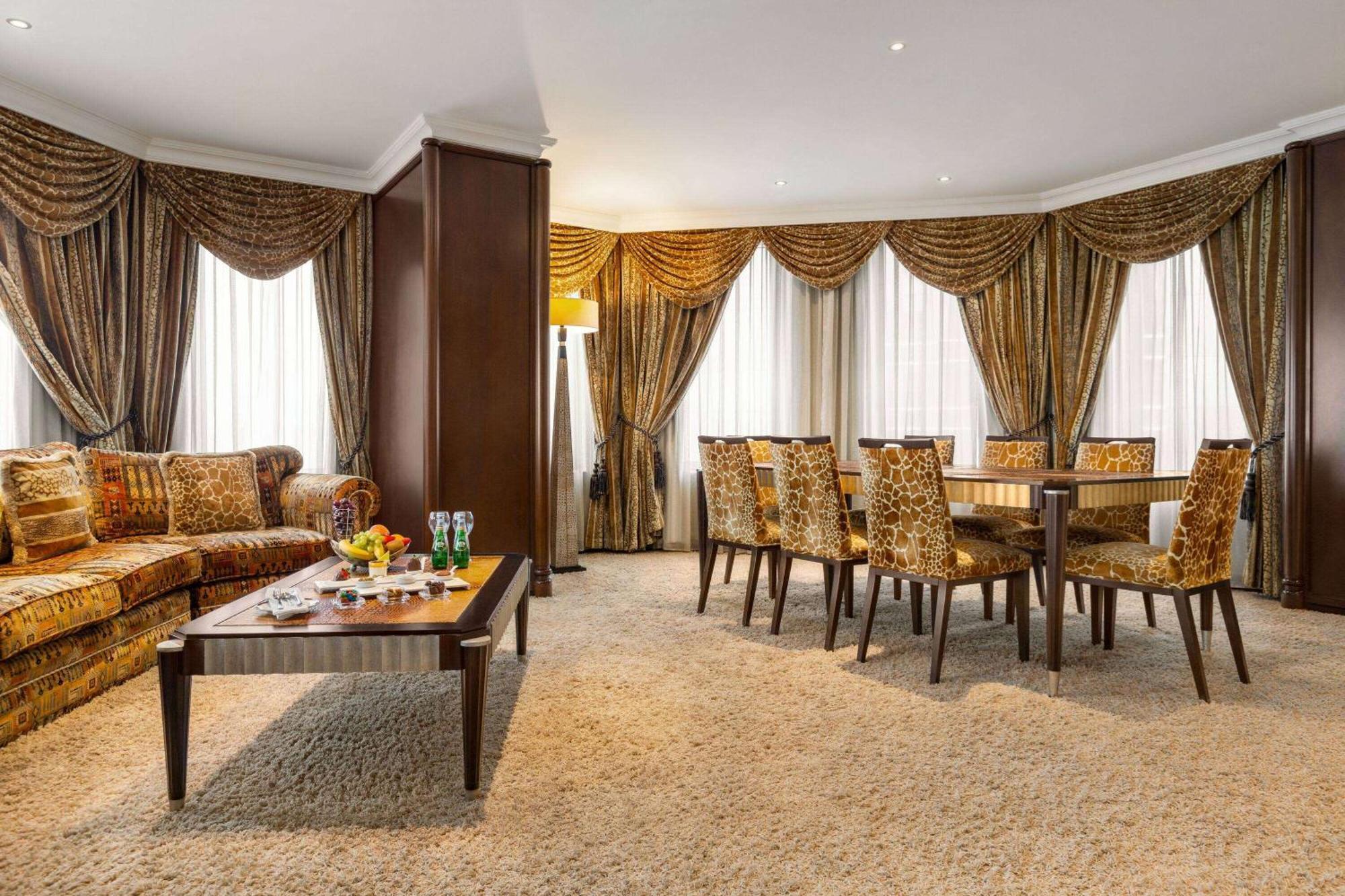 Grand Regency Doha, Trademark Collection By Wyndham Екстер'єр фото A suite at the hotel