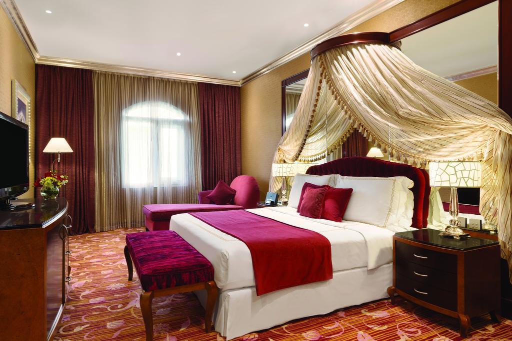 Grand Regency Doha, Trademark Collection By Wyndham Екстер'єр фото A bedroom at the Jumeirah Emirates Towers Hotel