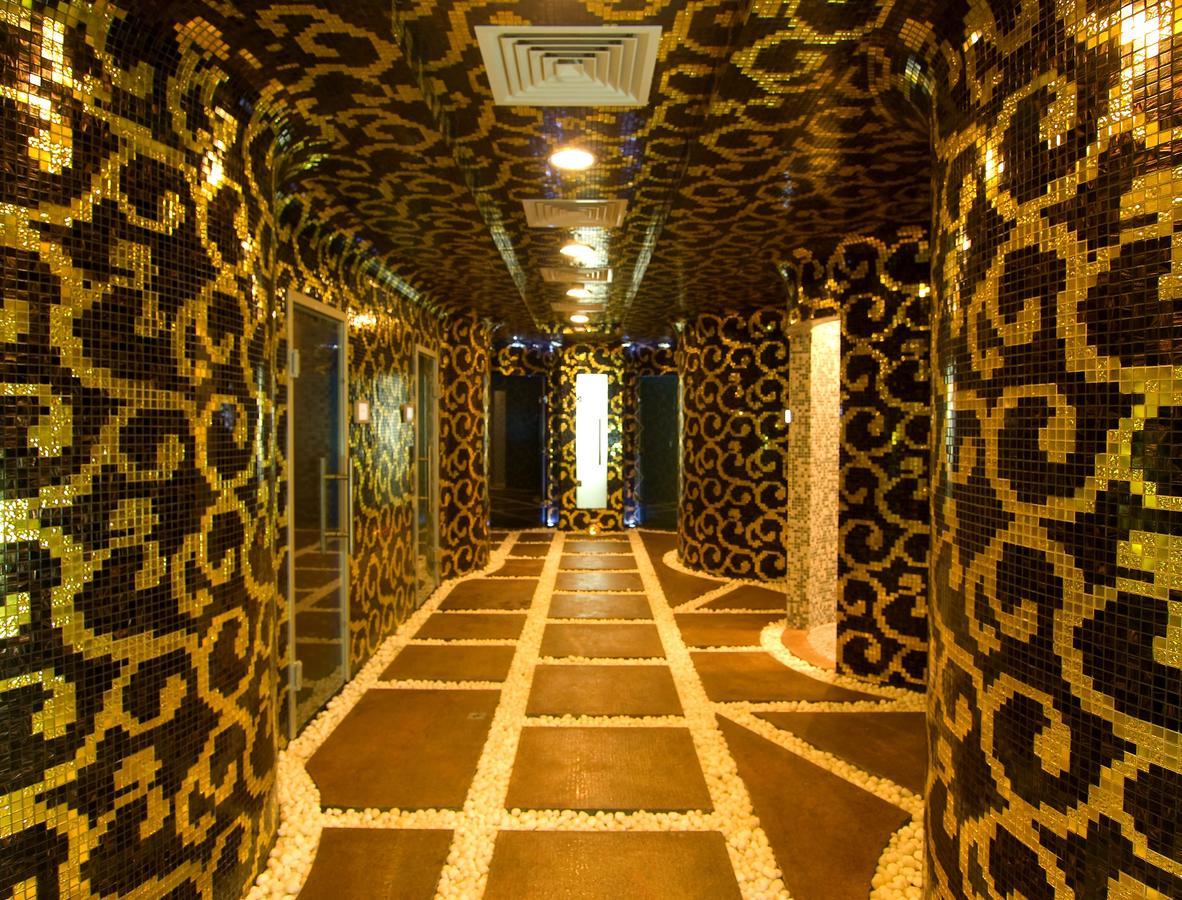 Grand Regency Doha, Trademark Collection By Wyndham Екстер'єр фото The interior of the hotel